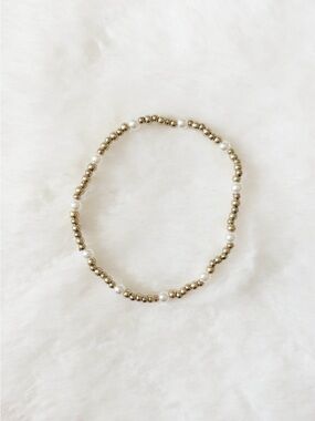 5/$15 🩷 MUST BUNDLE Elegant Gold and Pearl Beaded Bracelet
